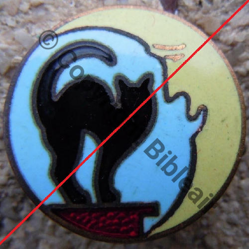 280  BOUTONNIERE LUNE CHAT PUB CABARET LE CHAT NOIR Identif PGOUT  AUGIS SM Bol pastille A.AUGIS LYON  Dos lisse irreg Src.clemchacha 44Eur02.18 